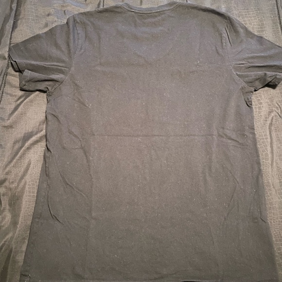 Guess V-Neck - Picture 3 of 3